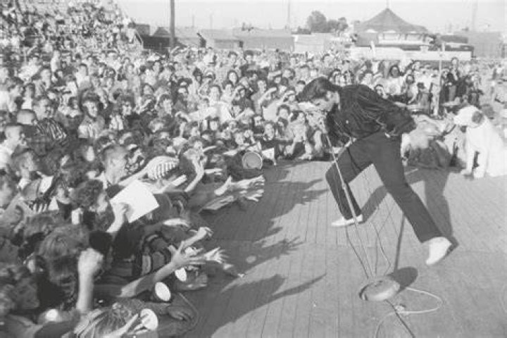 Elvis Presley DEVASTATED by loss of mother Gladys How it predicted his