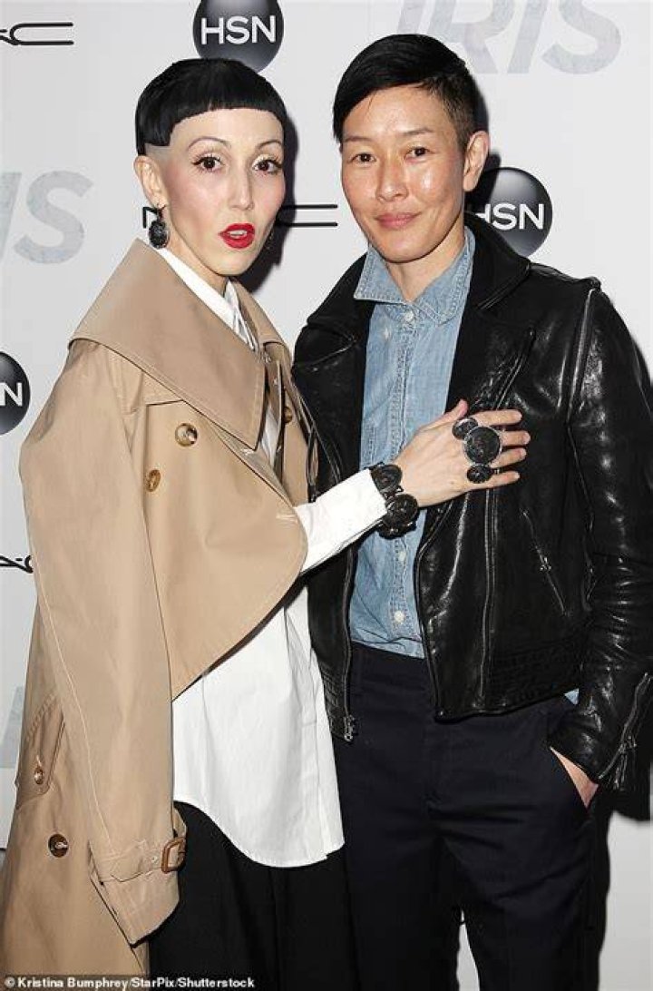 Jenny Shimizu / How today is the woman with whom Angelina Jolie almost
