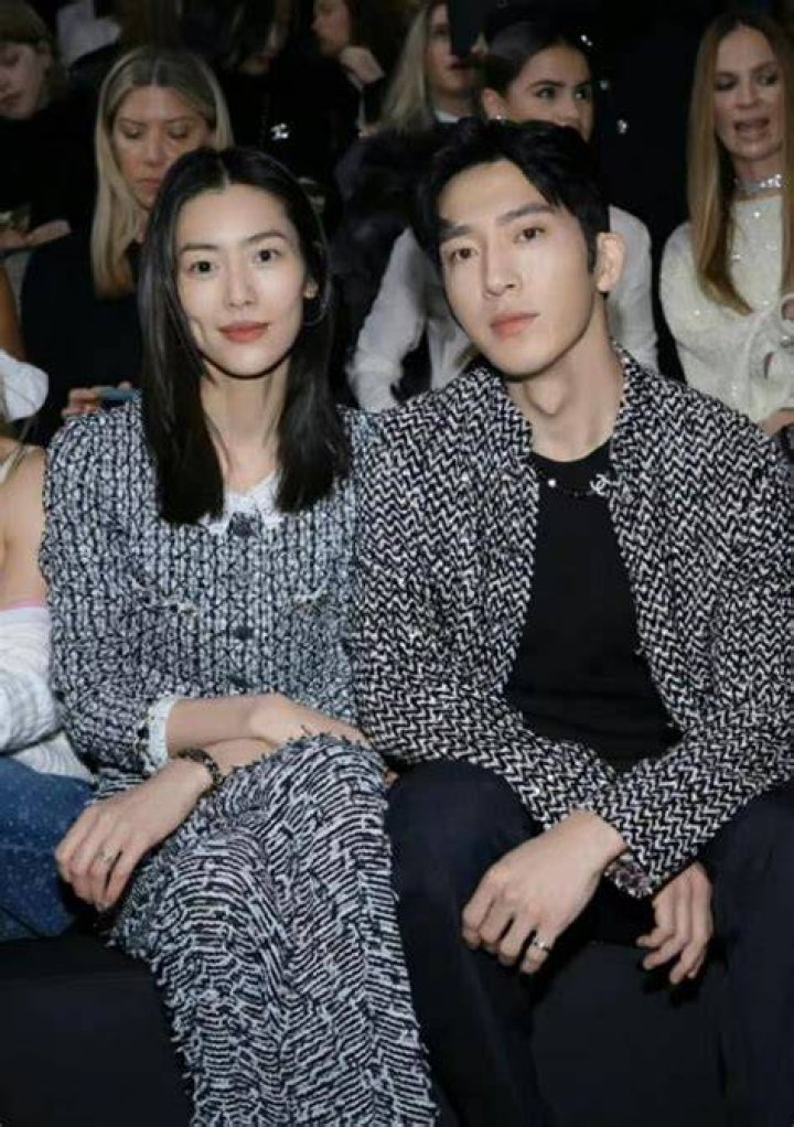 Jing Boran and Liu Wen Papped Again This Time Whilst Out Shopping in